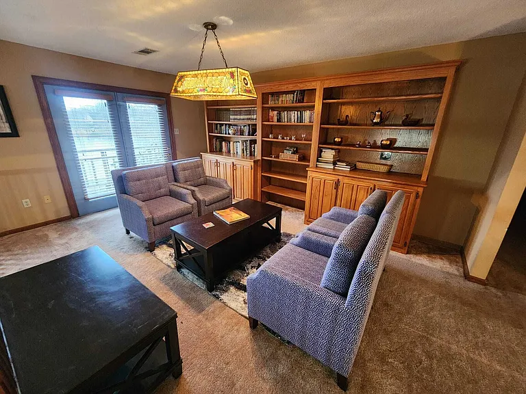 8220 Hunters Creek Dr — Photo 45