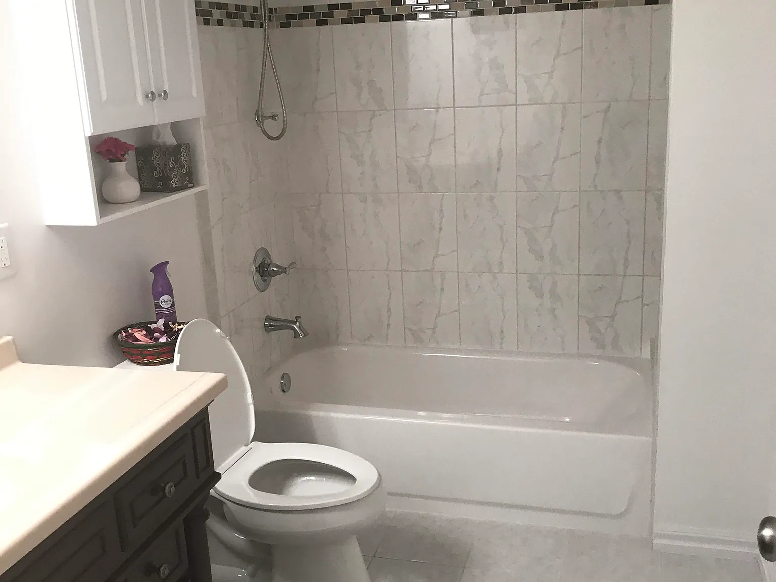2 bed, 4000 sqft, $2,000 — Photo 2