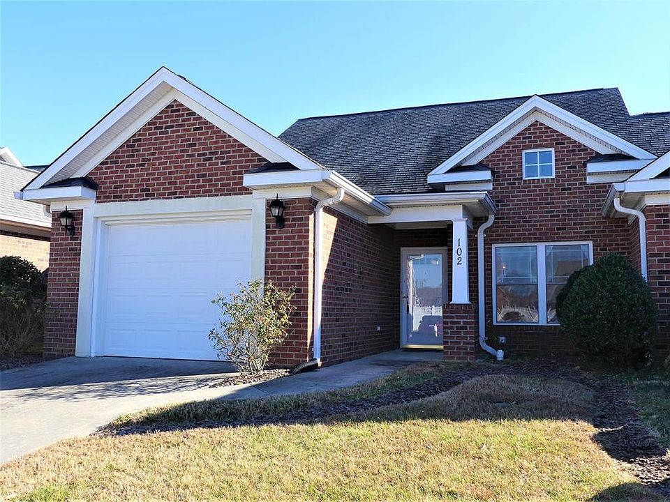 1st image of 102 Savannah Cir