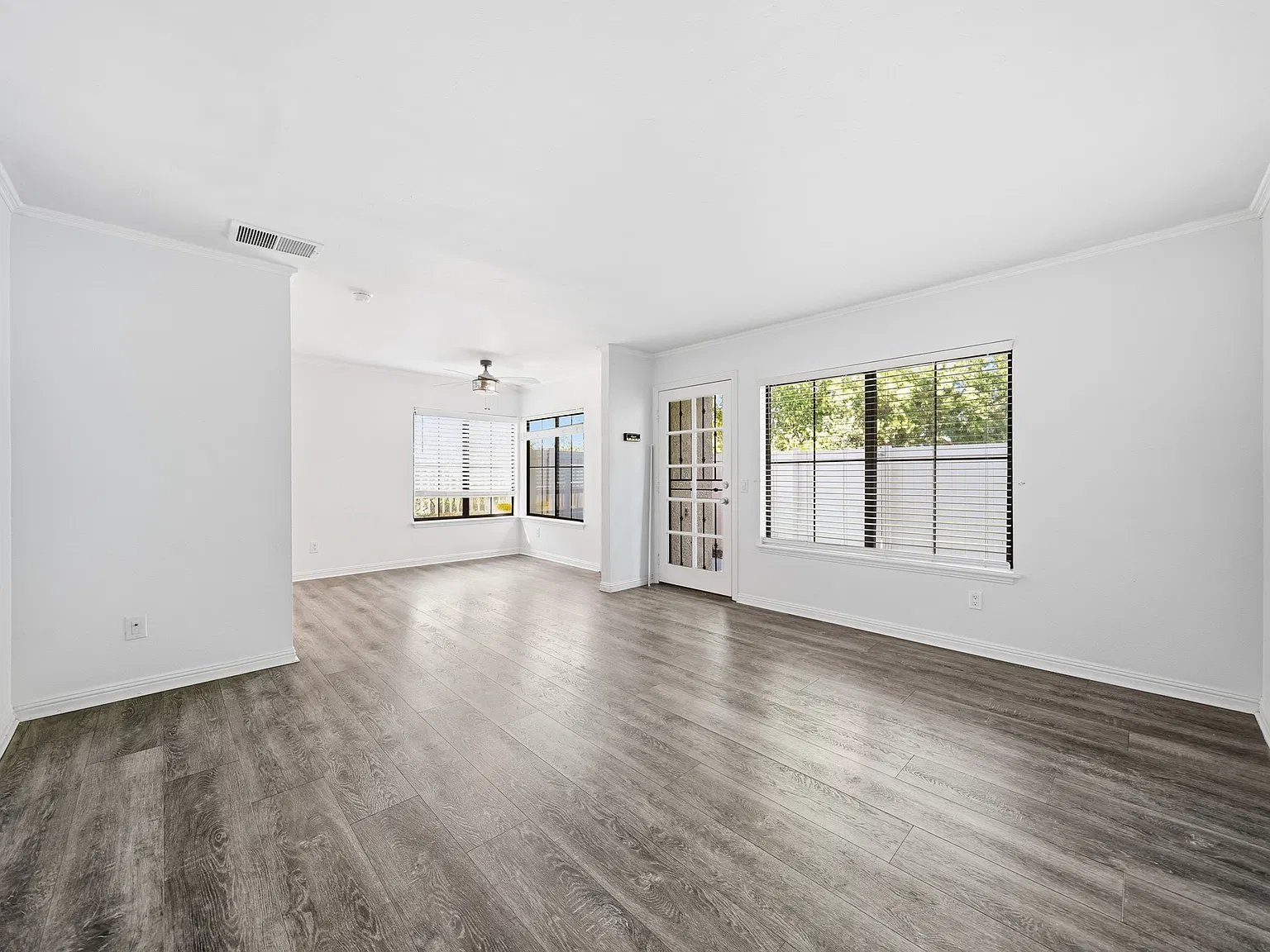 3 bed, 2.5 bath, 1118 sqft, $3,600 — Photo 3