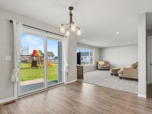 5th image of 107 Pepper Ridge Dr S