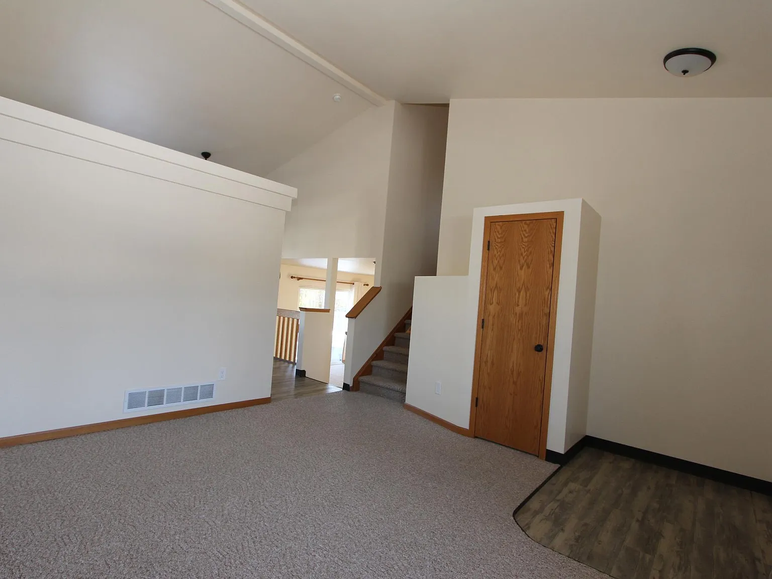 3 bed, 2.5 bath, 2040 sqft, $2,500 — Photo 4
