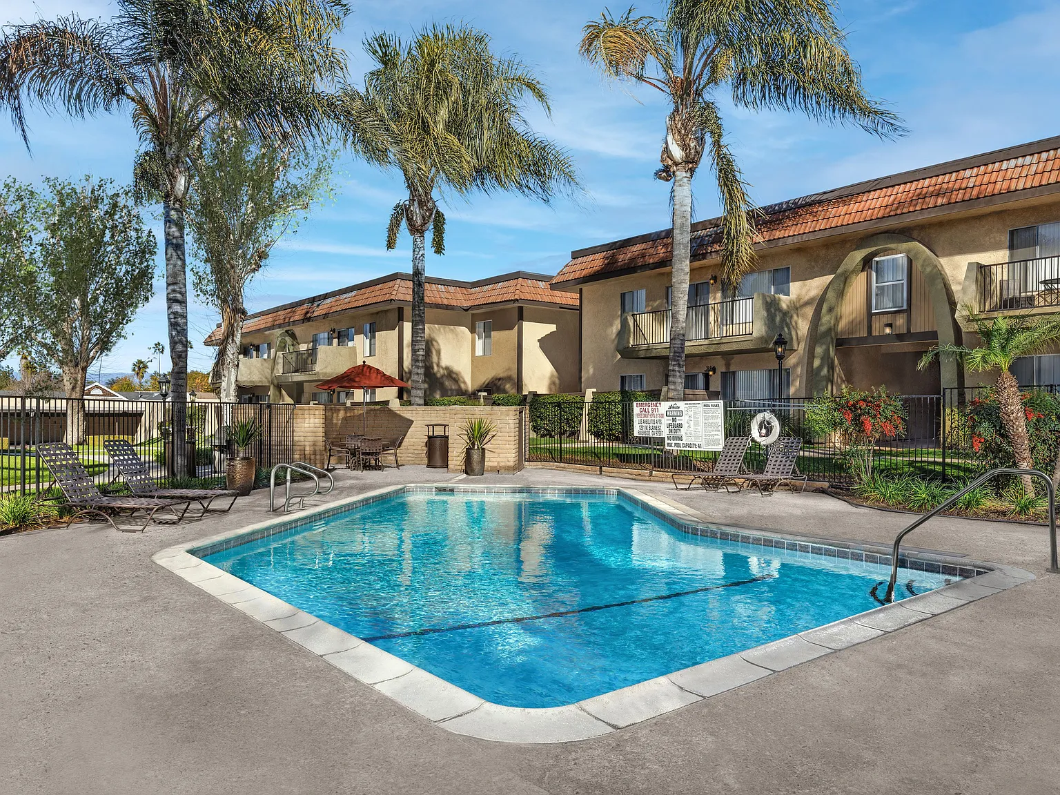 Los Arbolitos Riverside Apartments — Photo 2