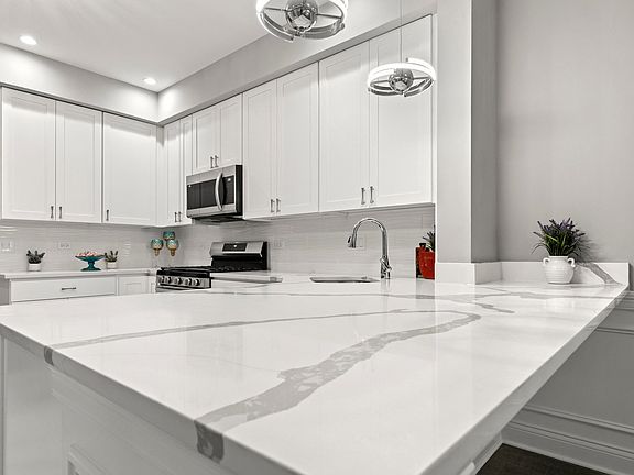 2nd image of 1554 W Asher St #1554