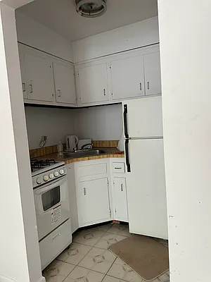 Rented by Eric Goodman Realty Corp | media 8