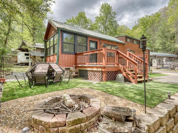 1095 Creekside Dr, Hiawassee, GA 30546