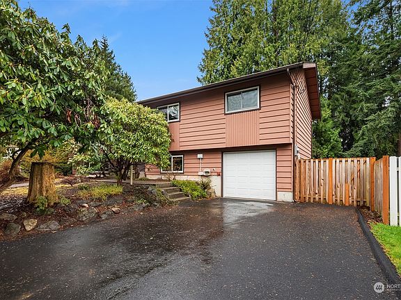 4th image of 4224 184th Street SW