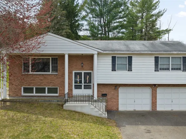 4244 Emerson Pl, Vestal, NY 13850