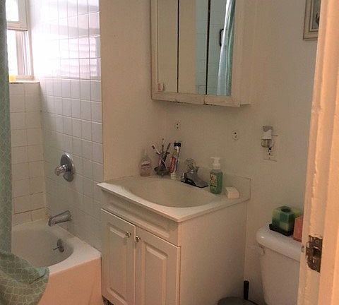 5th image of 3630 N Hermitage Ave #1