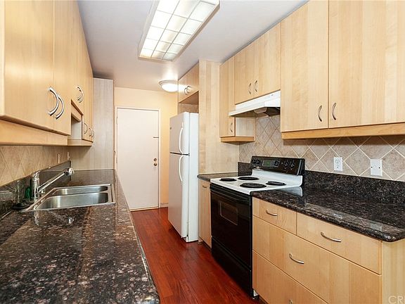 4th image of 5400 Lindley Ave Unit 103