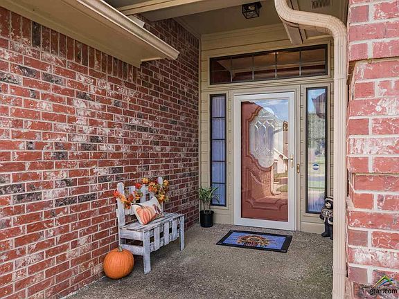 5th image of 305 Canterbury Ct