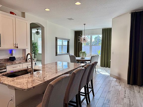 3rd image of 424 SW Ridgecrest Dr