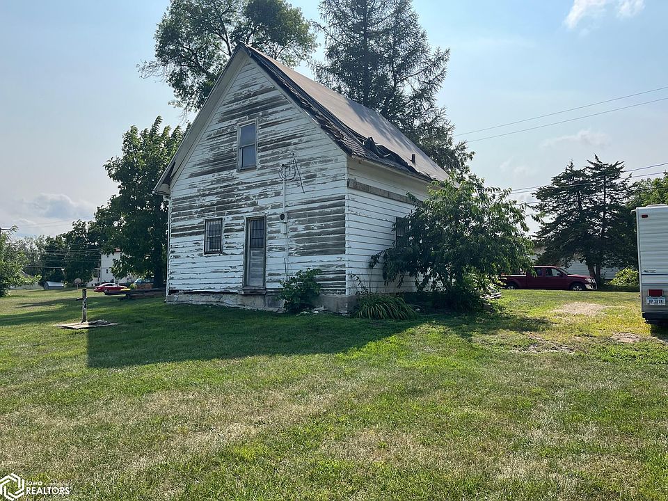 2nd image of 604 E 2nd St