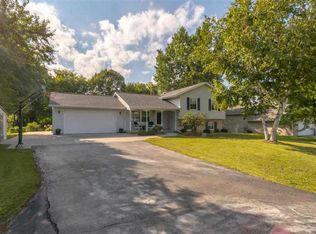 N1415 Fairwinds Dr, Greenville, WI 54942