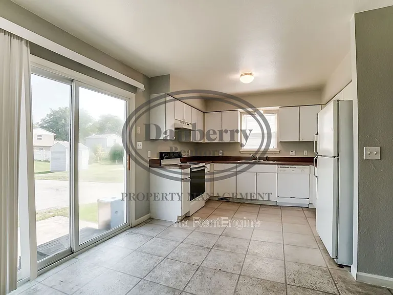 3704 Willow Run Dr — Photo 9