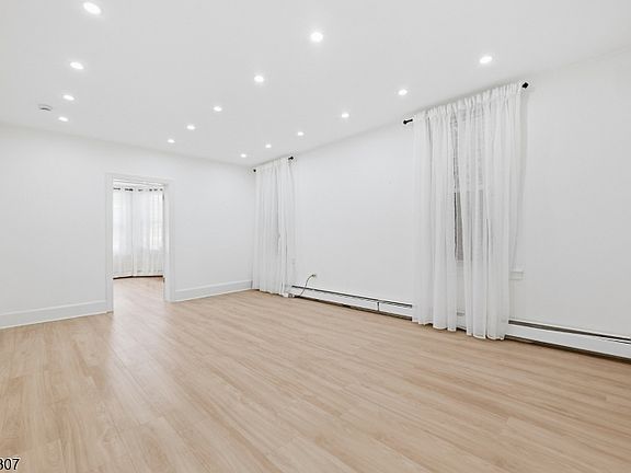 5th image of 813 20Th St