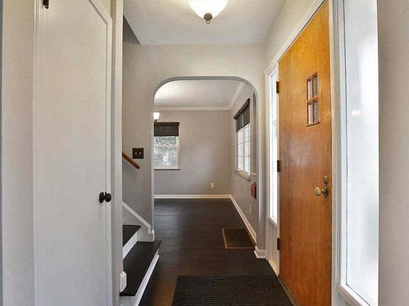 3rd image of 150 Fairlawn Dr