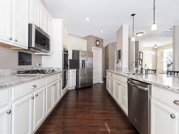 5th image of 27W187 Breme Dr