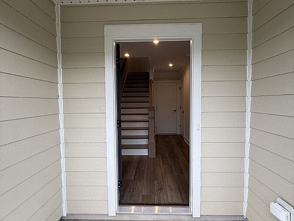 2nd image of 770 Park Ridge Dr