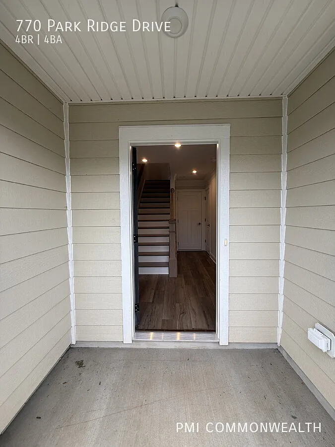 Building Photo - 770 Park Ridge Dr
