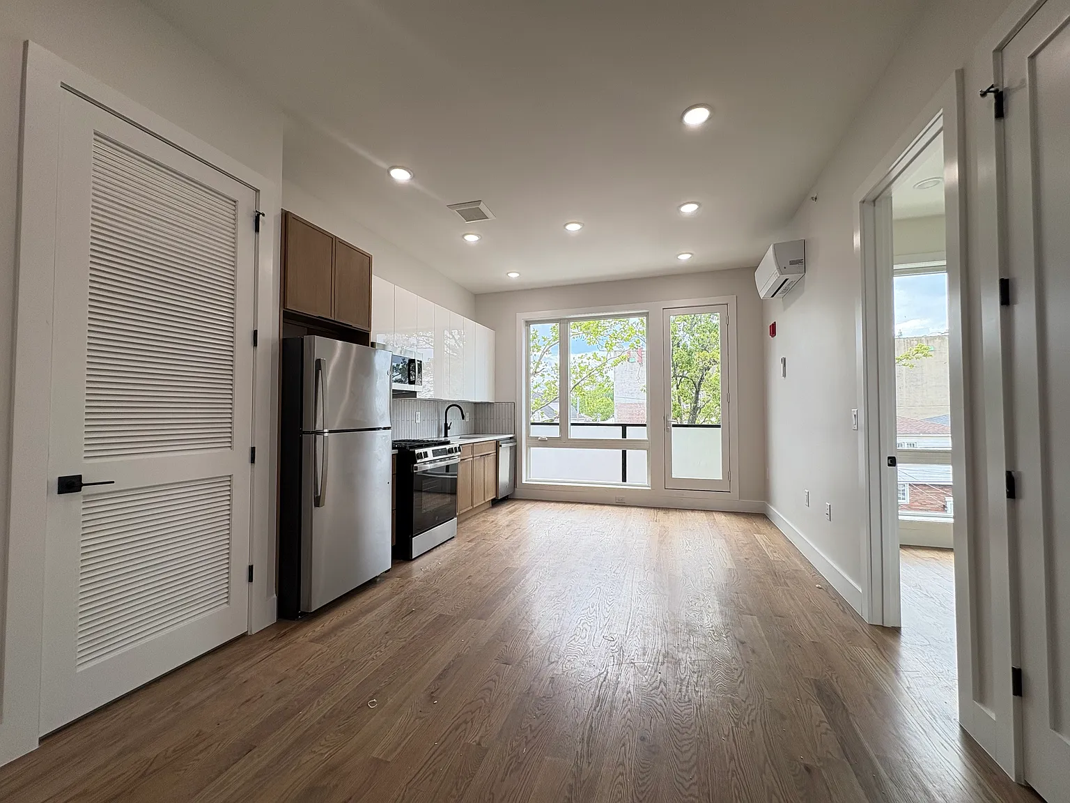 2 bed, 800 sqft, $2,400 — Photo 2