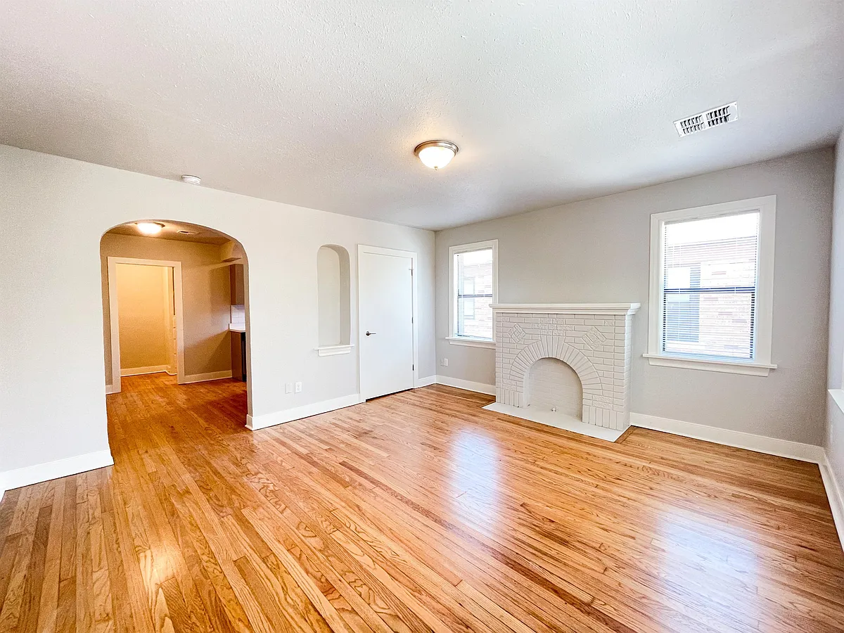 Building Photo - 835 East Dr