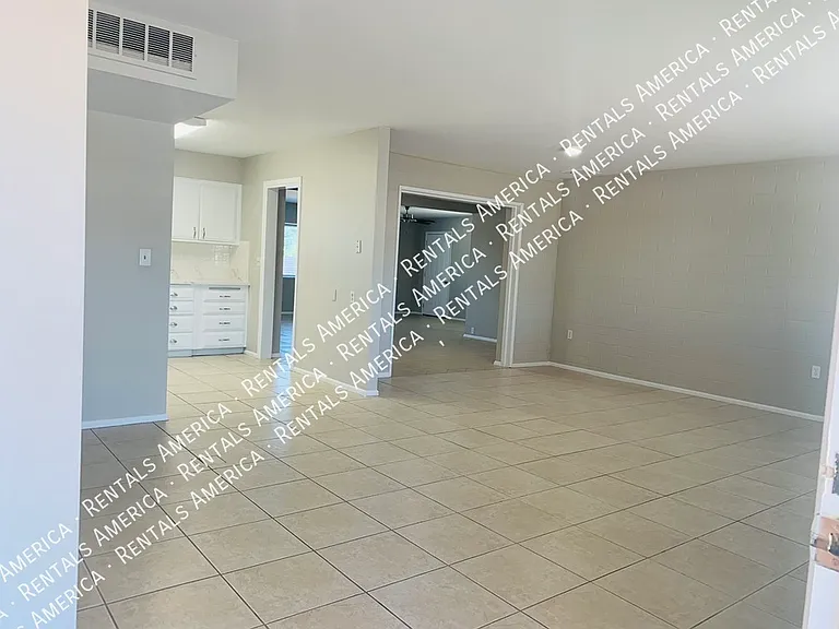 11433 N Hagen Dr — Photo 6