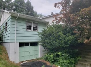 60 Birchwood Dr, New Windsor, NY 12553