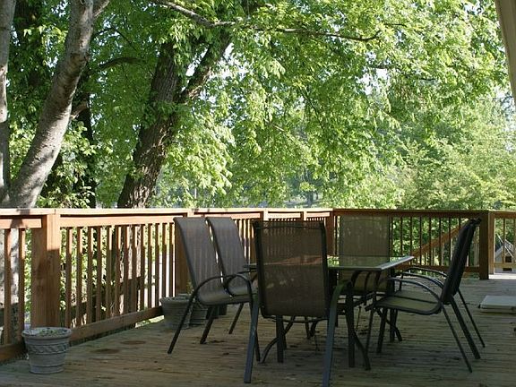 2nd image of 416 W Terrace Ln