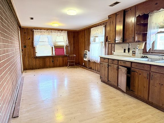 4th image of 2805 Canton St