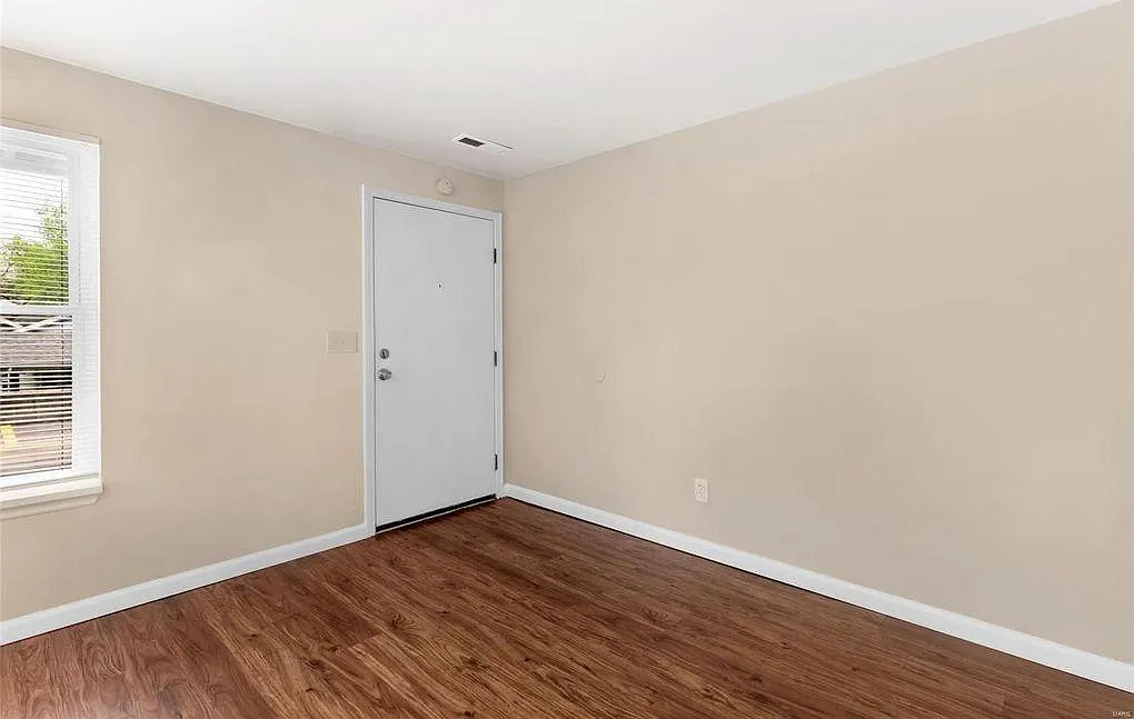 1255 Cunningham Ave — Photo 2