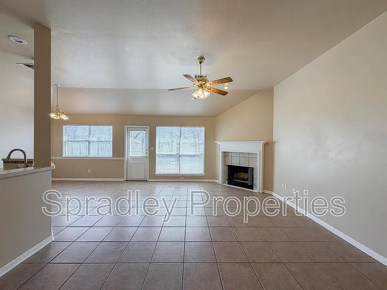 217 Meadowbrook Dr — Photo 10