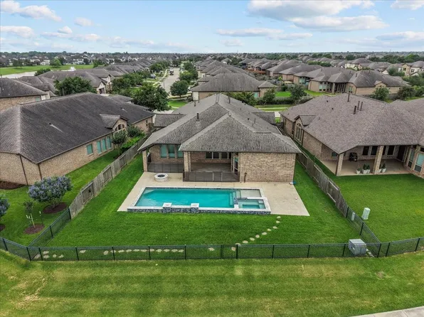 2420 Sky Harbor Ln, Friendswood, TX 77546
