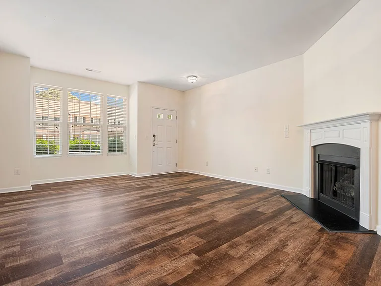 605 Cupola Dr — Photo 4