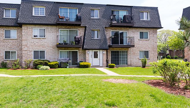 1st image of 9444 Bay Colony Dr APT 1S