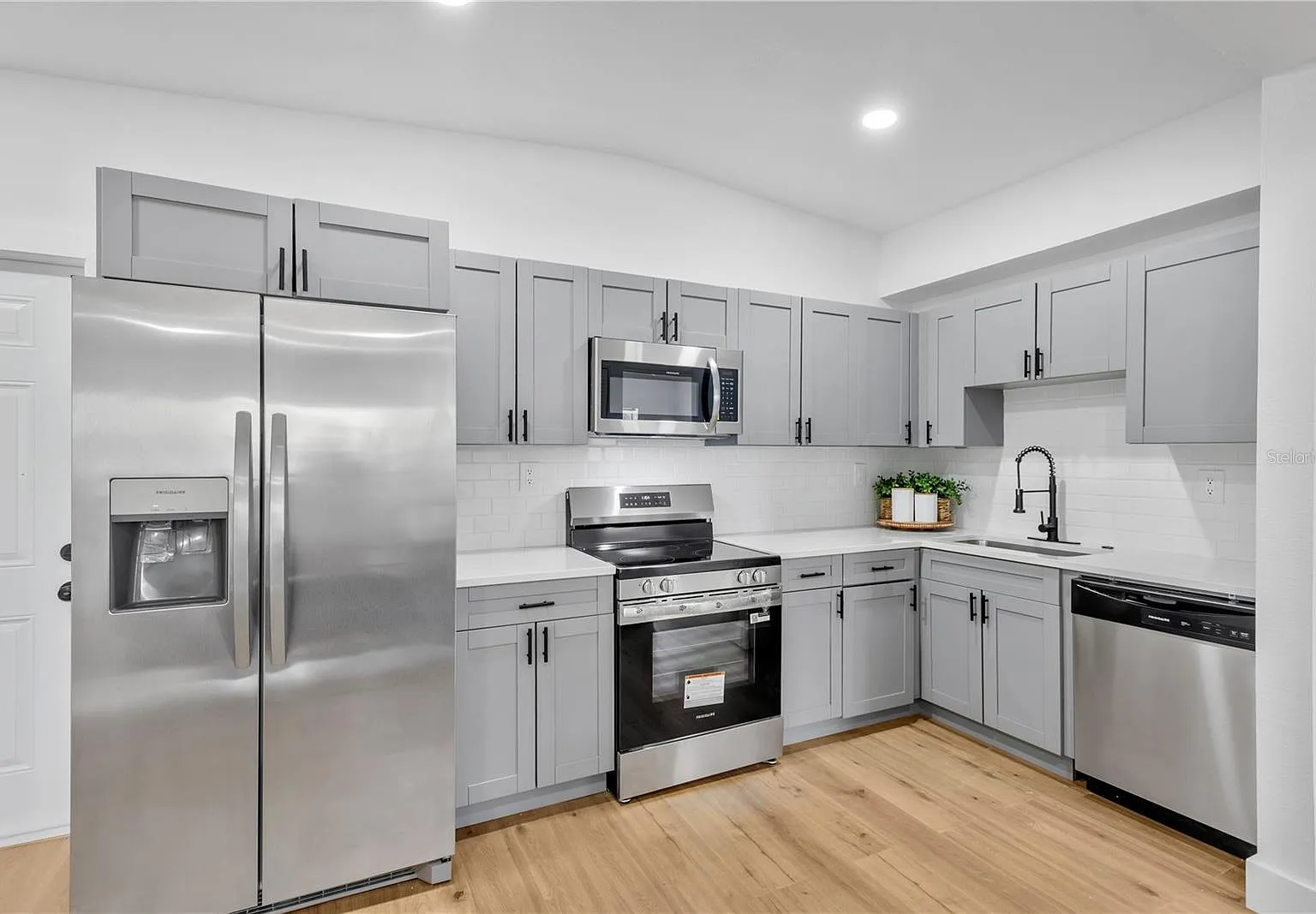 3 bed, 935 sqft, $2,600 — Photo 4