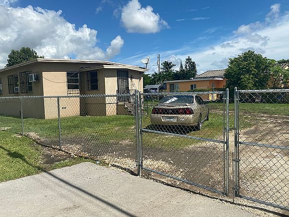 4th image of 685 NW 1st St
