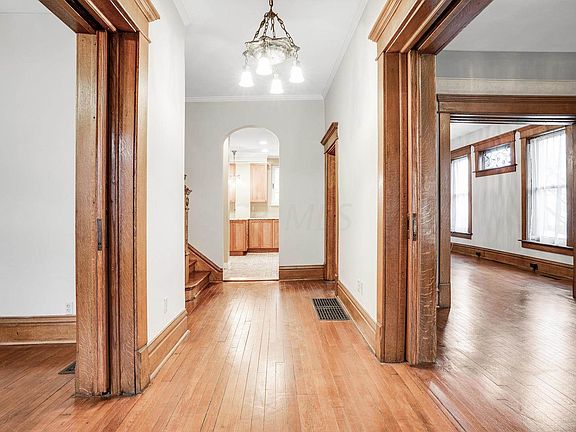 4th image of 895 Dennison Ave