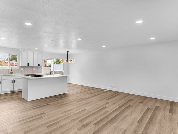 4th image of 554 Nelson Ave