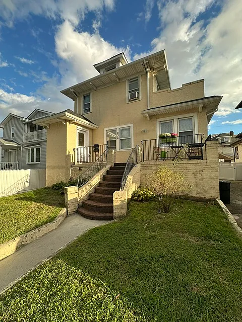 3 bed, $3,000 — Photo 1