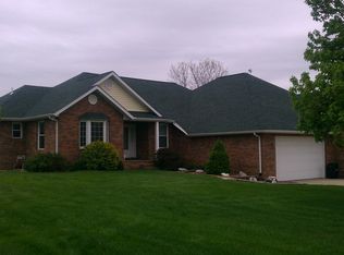 2 Rosebud Ct, Trenton, IL 62293