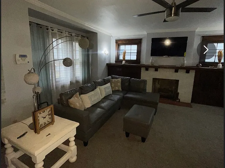 346 W Manhattan Blvd — Photo 2