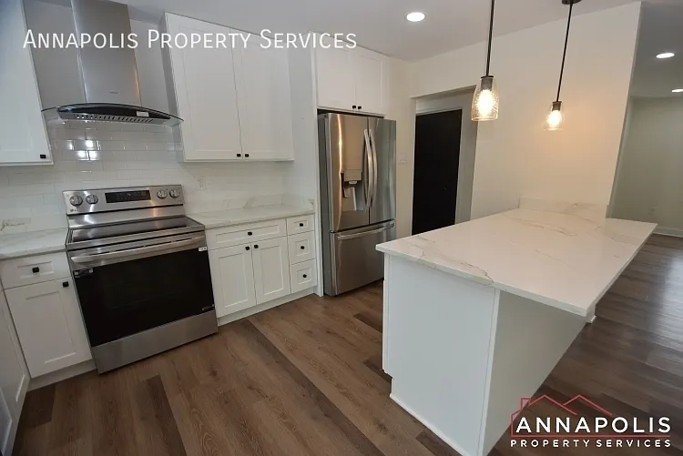 1003 Tyler Ave — Photo 2