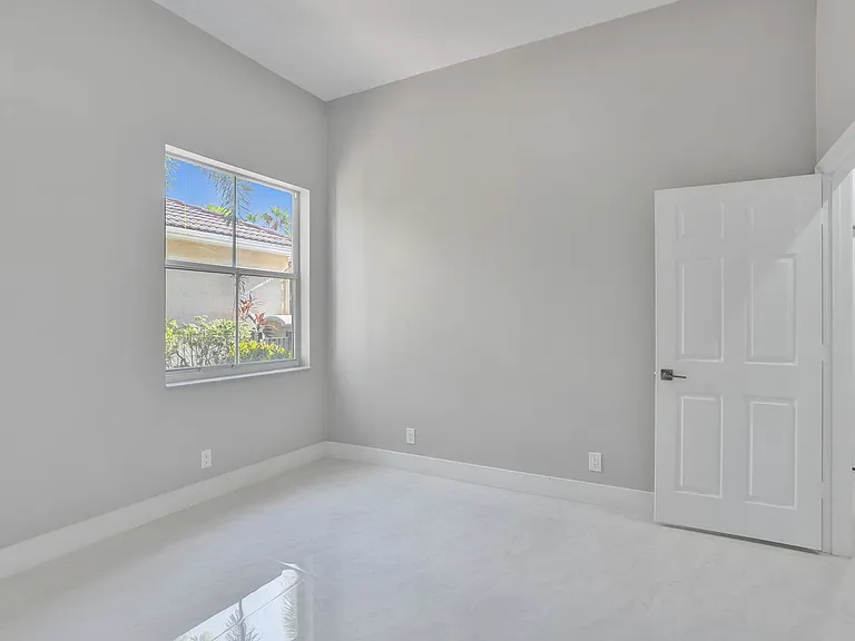 5885 NW 121st Ter — Photo 28