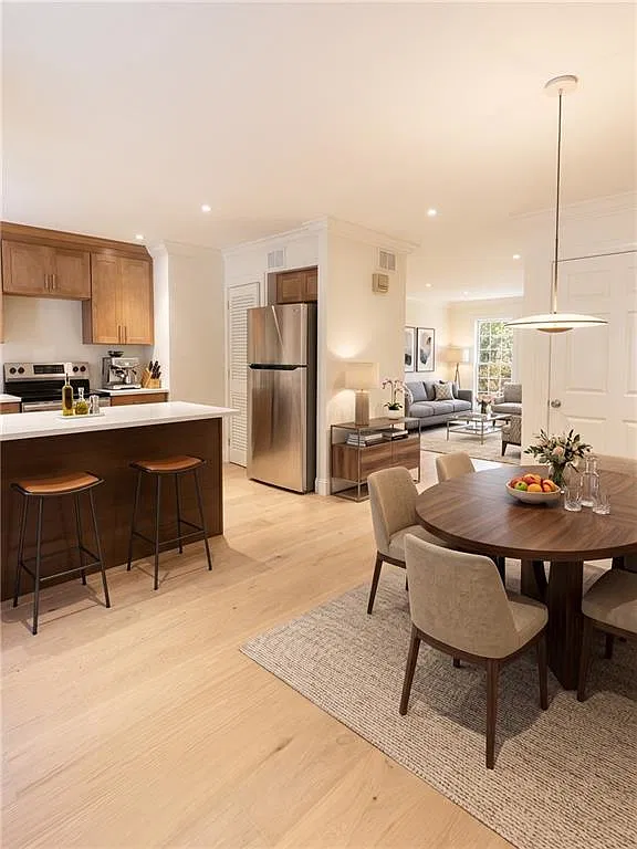 2 bed, 2.0 bath, 1050 sqft, $2,200 — Photo 3