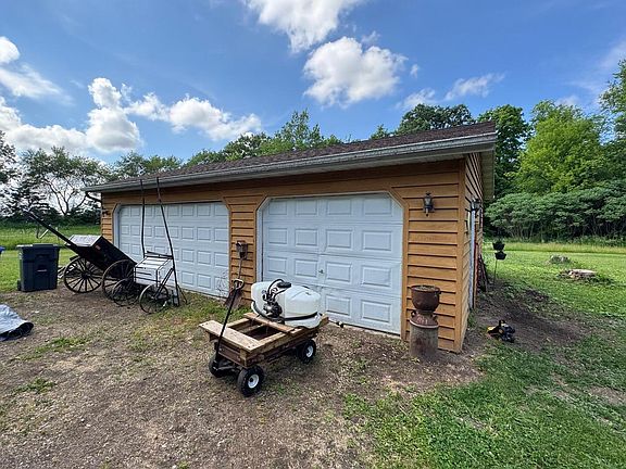 3rd image of W1484 Schmidt ROAD