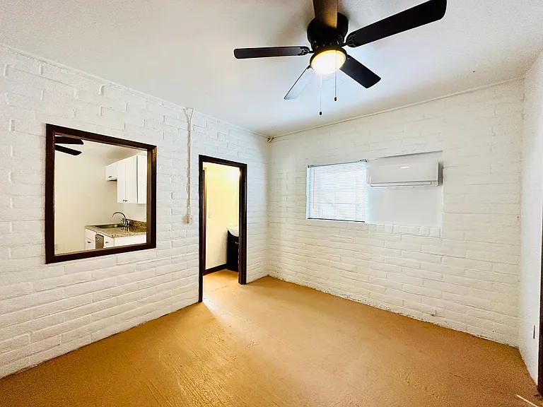 4th428 — Photo 10
