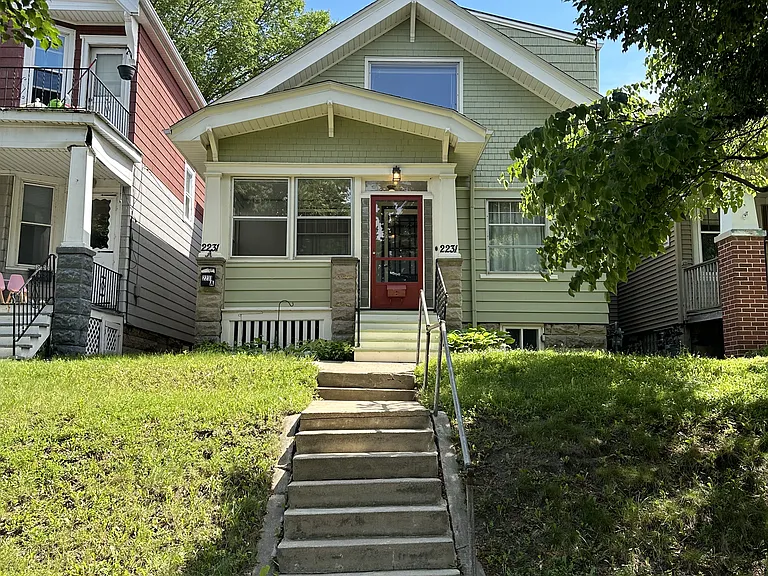 2231 E Bennett Ave — Photo 4