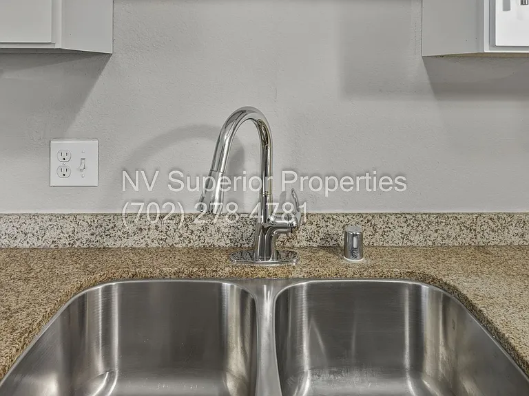 1301 E Ogden Ave #E — Photo 8