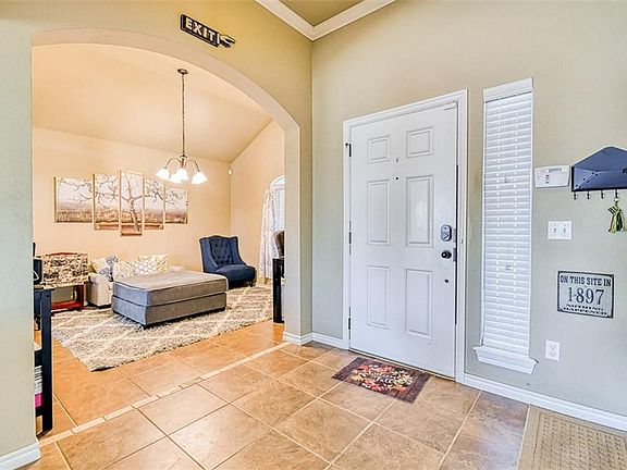 4th image of 2268 Peacock Dr
